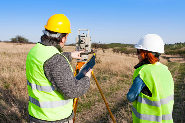 Levantamiento topográfico con estación total, con elementos topográficos y planos